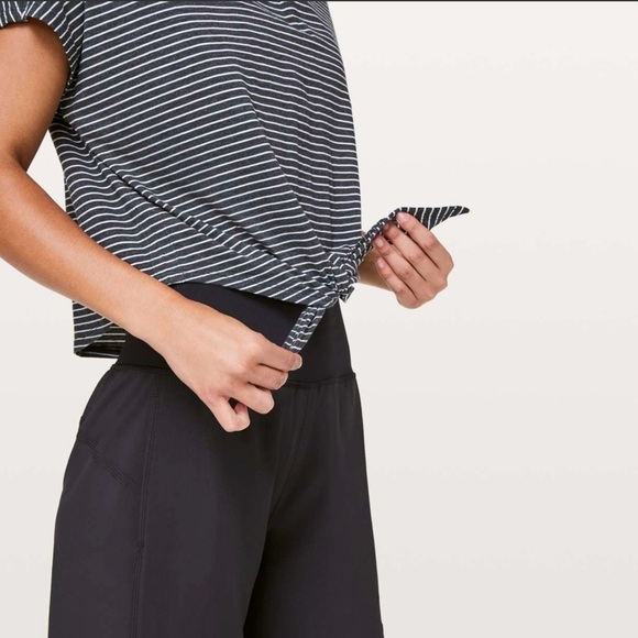 🌟SALE🌟 Lululemon knot gonna fly tee hood​​​​ - Picture 4 of 10